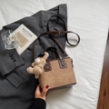 Khaki canvas emmertas met bruine lederen rand en schattige beer sleutelhanger - Bruin met hanger