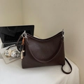 Bolso tote retro marrón oscuro de gran capacidad con textura plisada y colgante - Café Grande