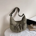 Bolso bandolera de media luna en nylon verde oliva con cremalleras y cordones blancos - Verde