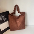 Bolso cubo minimalista marrón caramelo en ante con correa fruncida estilo nube - café
