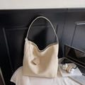 Bolso hobo minimalista en cuero blanco crema con un pequeño monedero a juego muy elegante - Blanco Roto