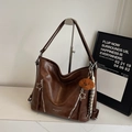 Sac fourre-tout en cuir PU marron avec zip étoile et pendentif ours en peluche - Avec Pendentif / Marron