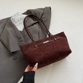 Dunkelrote Beuteltasche aus Wildleder mit silberner Schnalle und dünnen Ledergriffen - Braun