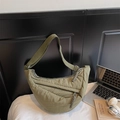 Bolso bandolera de nailon verde oliva con doble cremallera y correa ajustable ancha - Verde
