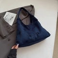 Borsa tote in pelle scamosciata blu scuro con motivi floreali traforati al laser elegante - Blu