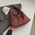Borsa tote in ecopelle scamosciata marrone con fiori traforati per ufficio - Marrone