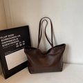 Grande borsa tote minimalista in pelle testa di moro con eleganti spalline - Marrone