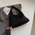 Sac fourre-tout chic en daim noir avec motifs floraux découpés au laser pour le quotidien - Noir