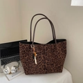 Vintage-Tragetasche mit Leopardenmuster, Holzperlen-Quaste und braunen Lederriemen - Leopard Kaffee Mit Anhänger