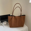 Minimalistische braune Shopper-Tasche aus Wildleder mit großem Fassungsvermögen - Braun (Ohne Anhänger)