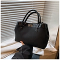 Bolso negro minimalista con cierre de giro plateado y asa de mano para mujer - Negro sin Colgante