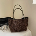 Große Shopper-Tasche mit Leopardenmuster und olivgrünen Doppelgriffen für Damen - Leopard Grün (Ohne Anhänger)