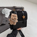 Zaino trapuntato nero da donna con chiusura a stella dorata e ciondolo a forma di cane di peluche - Nero
