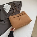 Bolso tote vintage de ante marrón caramelo con hebilla metálica y acabado suave - Caqui