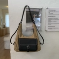 Detailansicht der Retro-Hobo-Tasche aus Wildleder mit schwarzer Tasche und Metallschnalle - Khaki