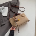 Sac à bandoulière chic en daim marron avec breloques cœur et smiley pour le bureau - Khaki avec Pendentif