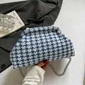 Bolso nube de punto pata de gallo azul y blanco con correa de cadena de metal plata - Azul
