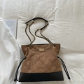 Retro gesteppte Tragetasche aus braunem Wildleder und schwarzem Leder mit Kette - Braun