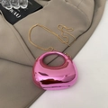 Metallisch rosafarbene Mini-Umhängetasche mit Acryl-Spiegeleffekt und goldener Kette - Lila