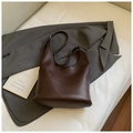 Bolso hobo minimalista de cuero marrón oscuro con correa de hombro para mujer - Marrón