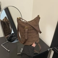 Sac seau en daim marron avec motif matelassé en losanges et bandoulière réglable - Sans pendentif / Marron