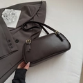 Bolso baguette clásico de cuero marrón oscuro con hebillas doradas ajustables mujer - Marrón