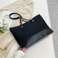 Grande borsa tote trapuntata nera con tracolla a catena e dettagli patchwork in pelle - Nero (Tessuto Oxford)