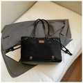 Borsa tote retrò nera in pelle scamosciata con finiture dorate e capienza spaziosa - Nero