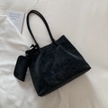 Minimalistisches schwarzes Tote-Bag-Set mit kleiner Tasche aus mattem Kunstleder - Schwarz