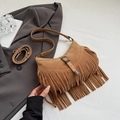 Khakibraune Wildleder-Schultertasche mit langen Fransen und Metallschnalle im Boho-Stil - Khaki