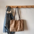 Brown minimalist tote bag with quilted texture and slim straps for student commute - Khaki (No Pendant)