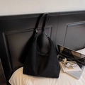 Minimalistische schwarze matte Einkaufstasche für Damen mit breitem Schultergurt - Schwarz