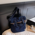 Borsa tote in denim blu scuro con finiture in pelle e tracolla regolabile casual - Blu scuro