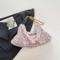 Sac fourre-tout en fausse fourrure léopard rose avec chaîne dorée et texture douce - Rose Moucheté