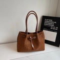 Borsa tote vintage oversize con stampa leopardata scura e tracolle in pelle marrone - Marrone