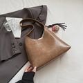 Sac fourre-tout marron rétro en cuir PU avec garniture en métal et charm de singe - Khaki avec Pendentif
