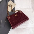Vintage bordeauxrode suède draagtas met gewatteerd ruitpatroon en gouden ketting - Rood