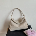 Minimalistische beige Hobo-Tasche aus weichem Mattleder für den täglichen Pendelstil - Off-White Ohne Anhänger