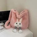 Rosafarbene Plüsch-Eimertasche mit Hasen-Applikation und gestreiften Beinen - Rosa