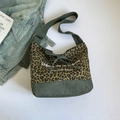 Canvas-Einkaufstasche mit Leopardenmuster, grünen Riemen und Crème de la crème-Druck - Leopard Grün