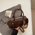 Borsa a bauletto retrò marrone in pelle con goffratura Mira Mira e charm a orsetto - Con Ciondolo / Marrone
