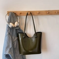 Dark green glossy tote bag with wave-edge design and circular handle on wooden hanger - No Pendant / Green