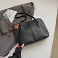 Minimalist black large capacity tote bag with starfish pendant for stylish daily commuting - With Charm / Black