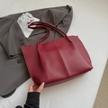 Minimalist large-capacity tote bag for women in deep wine red synthetic leather finish - No Pendant / Red