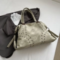 Grande borsa tote grigia con borchie in ecopelle vintage per pendolarismo quotidiano - Verde