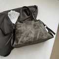 Borsa tote verde oliva con borchie vintage e tracolla grande capacità per donna - Nero