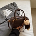 Retro brown Boston handbag in lychee leather with a cute bear charm and golden hardware - Plush Bear Pendant Style / Coffee