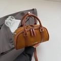 Borsa a mano Boston in pelle scamosciata color cuoio con finiture in pelle marrone e logo - Marrone
