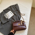 Detail of retro brown leather crossbody bag with gold chain and beaded fringe tassel - Coffee With Pendant