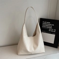 Cremefarbene geflochtene Hobo-Tasche aus Leder mit großem Fassungsvermögen für den Alltag - Gebrochenes Weiß